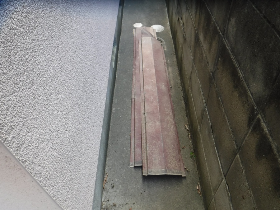 西宮市木造住宅劣化のため飛んでしまった板金部材