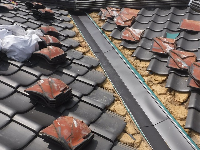 ガルバリウム鋼板製谷板金