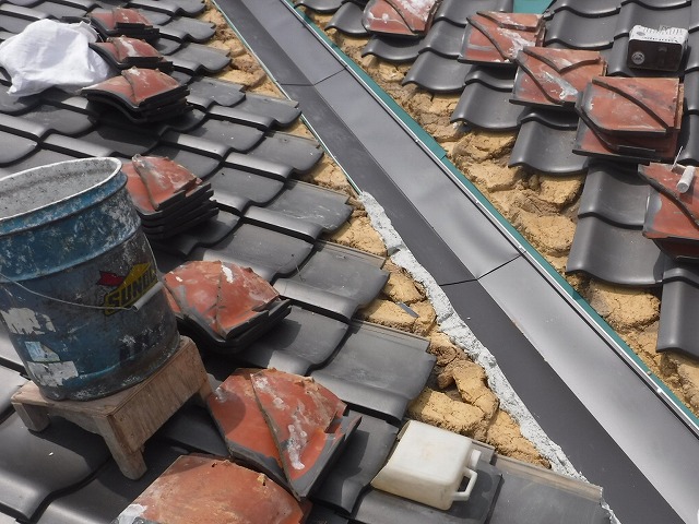 ガルバリウム鋼板製谷板金