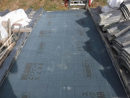 地瓦部捲り後ゴムアスルーフィング