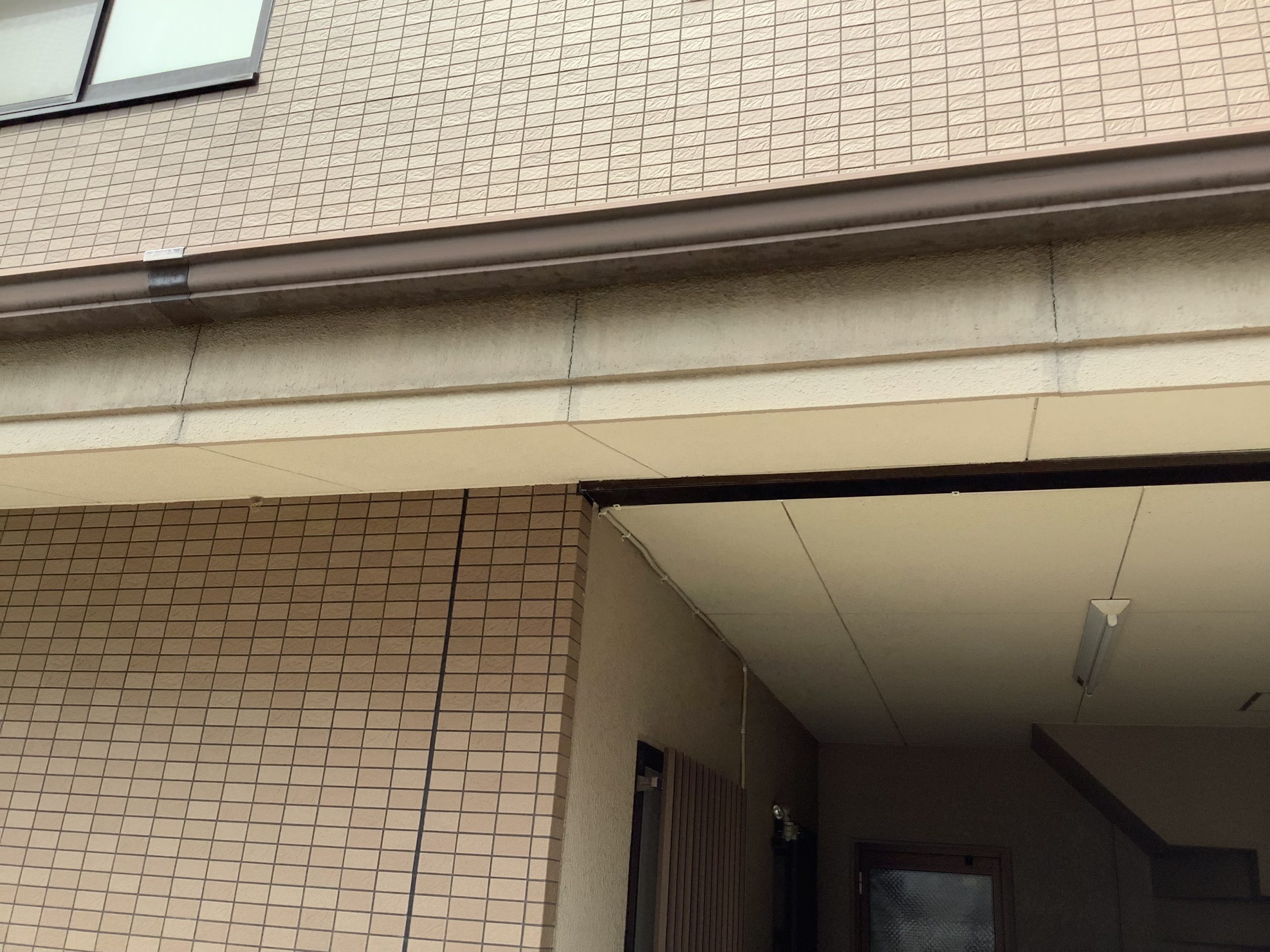 西宮市外壁タイル傷み発生