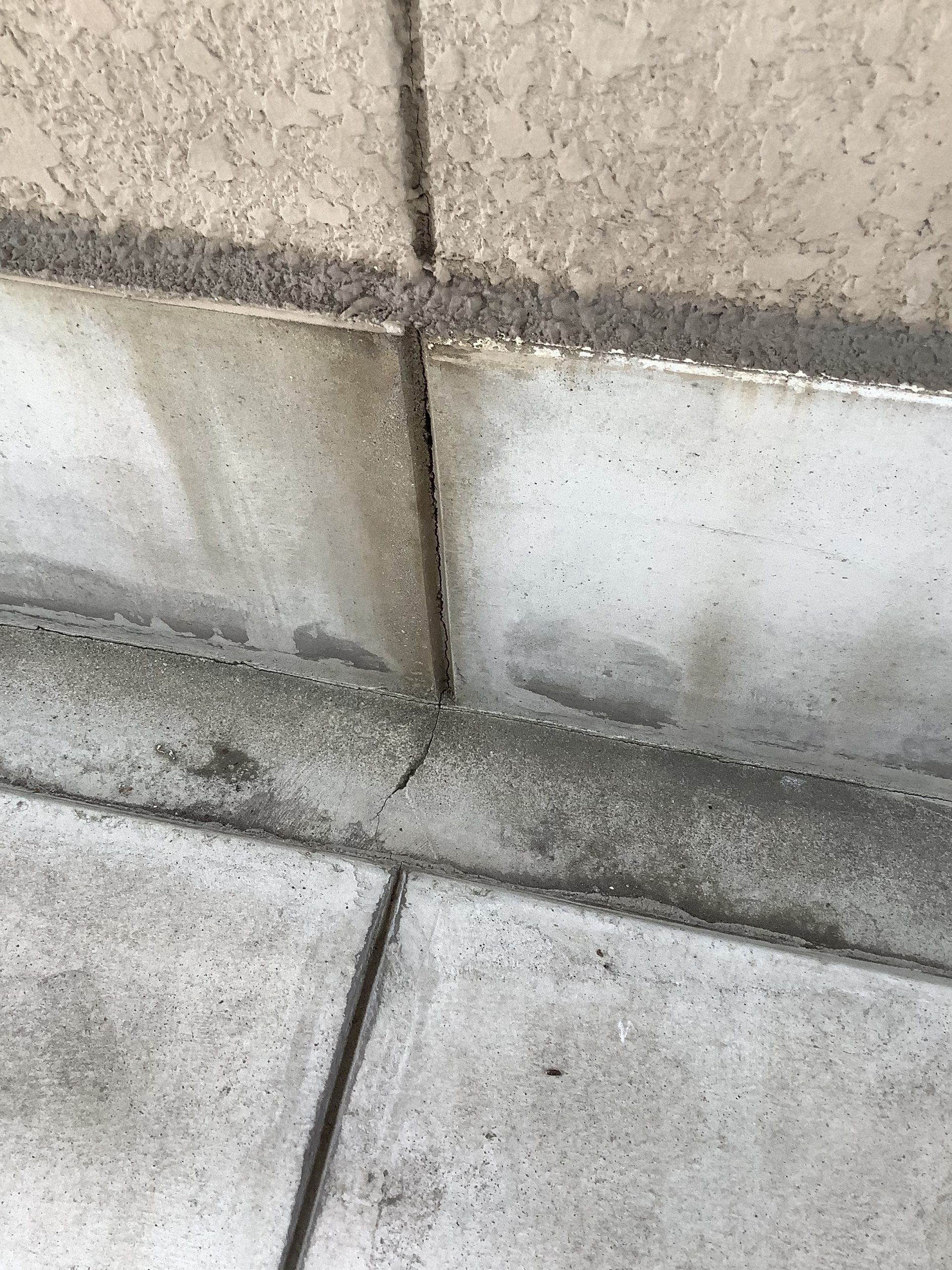 西宮市ベランダ傷み点検作業