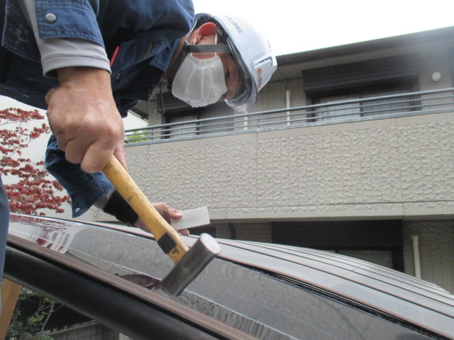 西宮市カーポート屋根取付作業