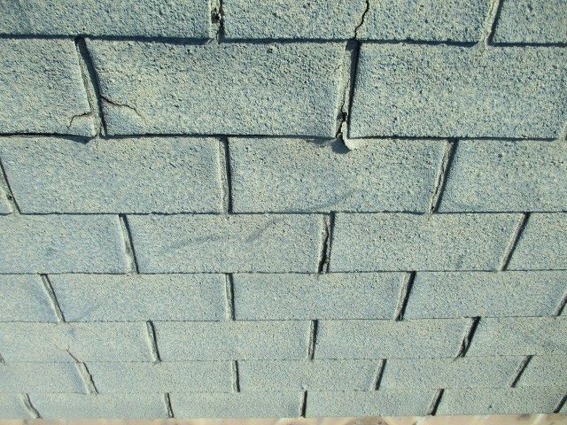 アスファルトシングル屋根劣化で亀裂