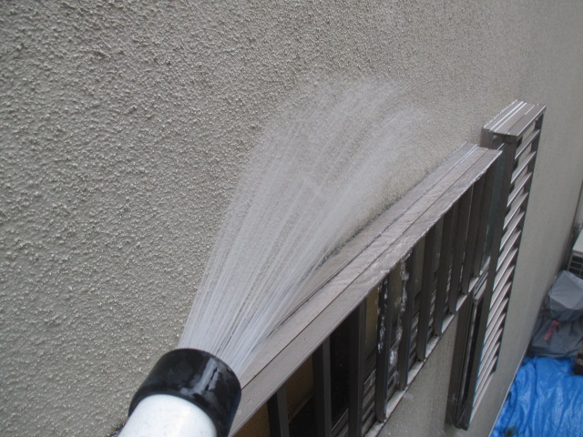 西宮市築12年外壁リシン壁雨もり調査
