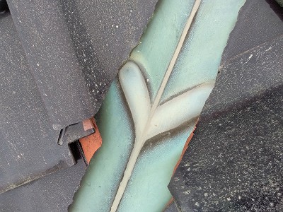 漆喰(しっくい)、谷板金