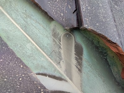 漆喰(しっくい)、谷板金