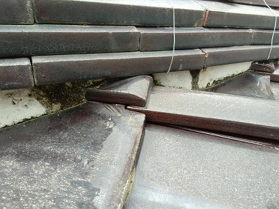 漆喰(しっくい)、谷板金