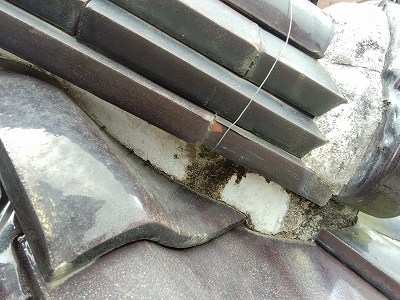 漆喰(しっくい)、谷板金