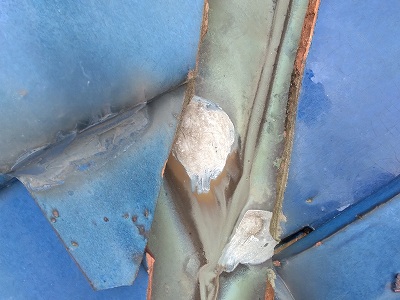 屋根葺き替え　谷板劣化