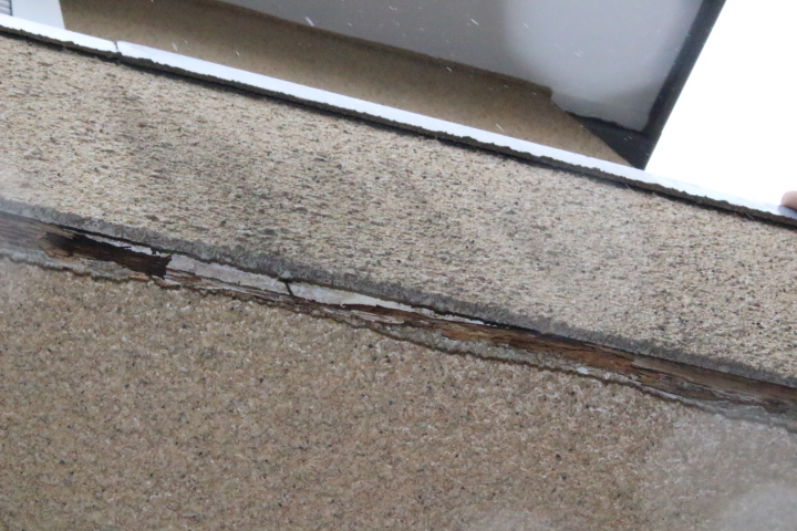 屋根ひび割れ７