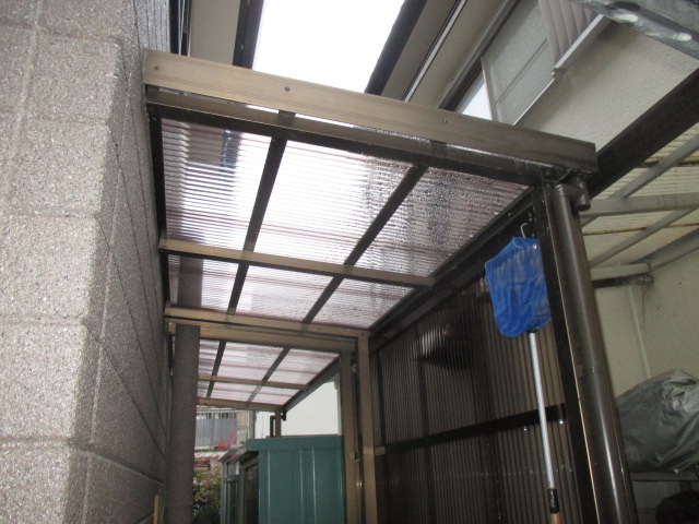 通路の屋根