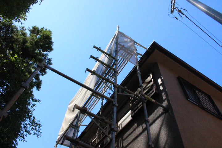 天窓交換工事足場設置１