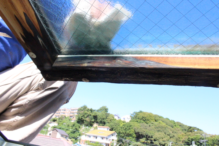 天窓雨漏り修理２