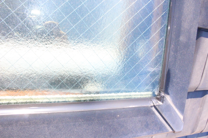 天窓雨漏り修理４