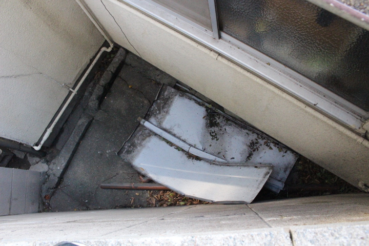 下屋根瓦棒修理２