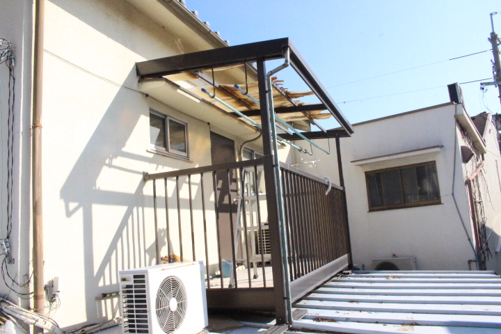 下屋根瓦棒修理３