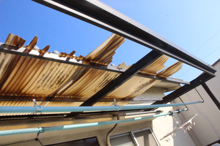 下屋根瓦棒修理４
