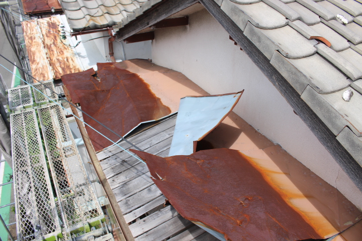 西宮市庇屋根修理２