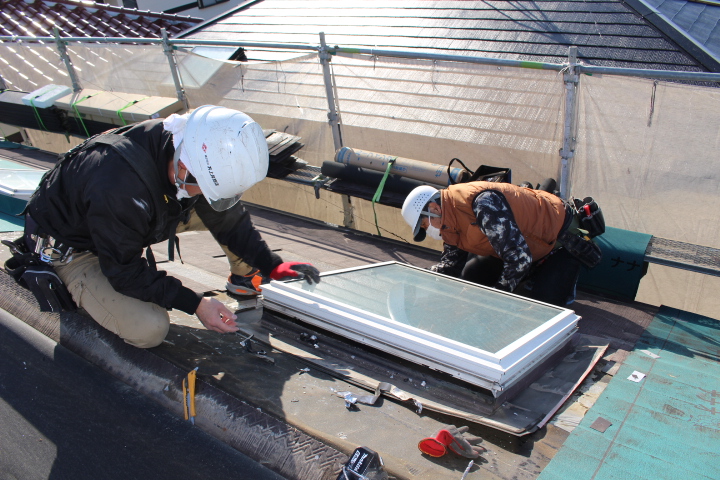 西宮市天窓取替え２