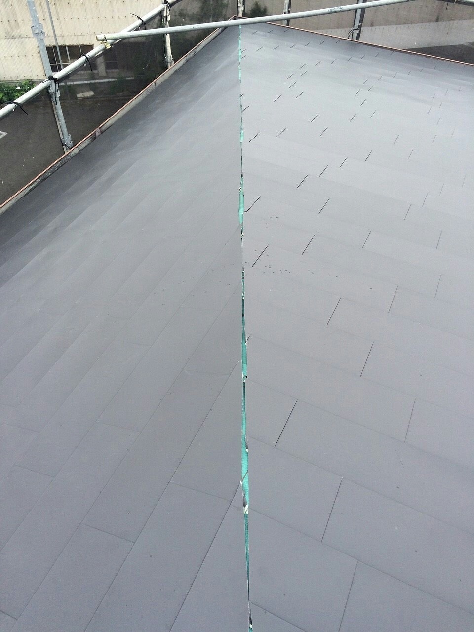 アパート　金属屋根