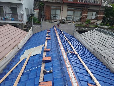 青緑瓦、棟積み