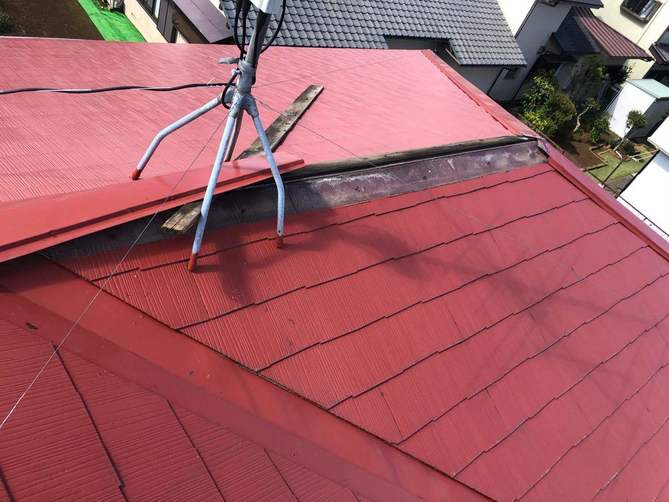 棟の板金剝がれ