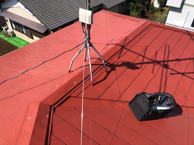 棟の板金の仮固定