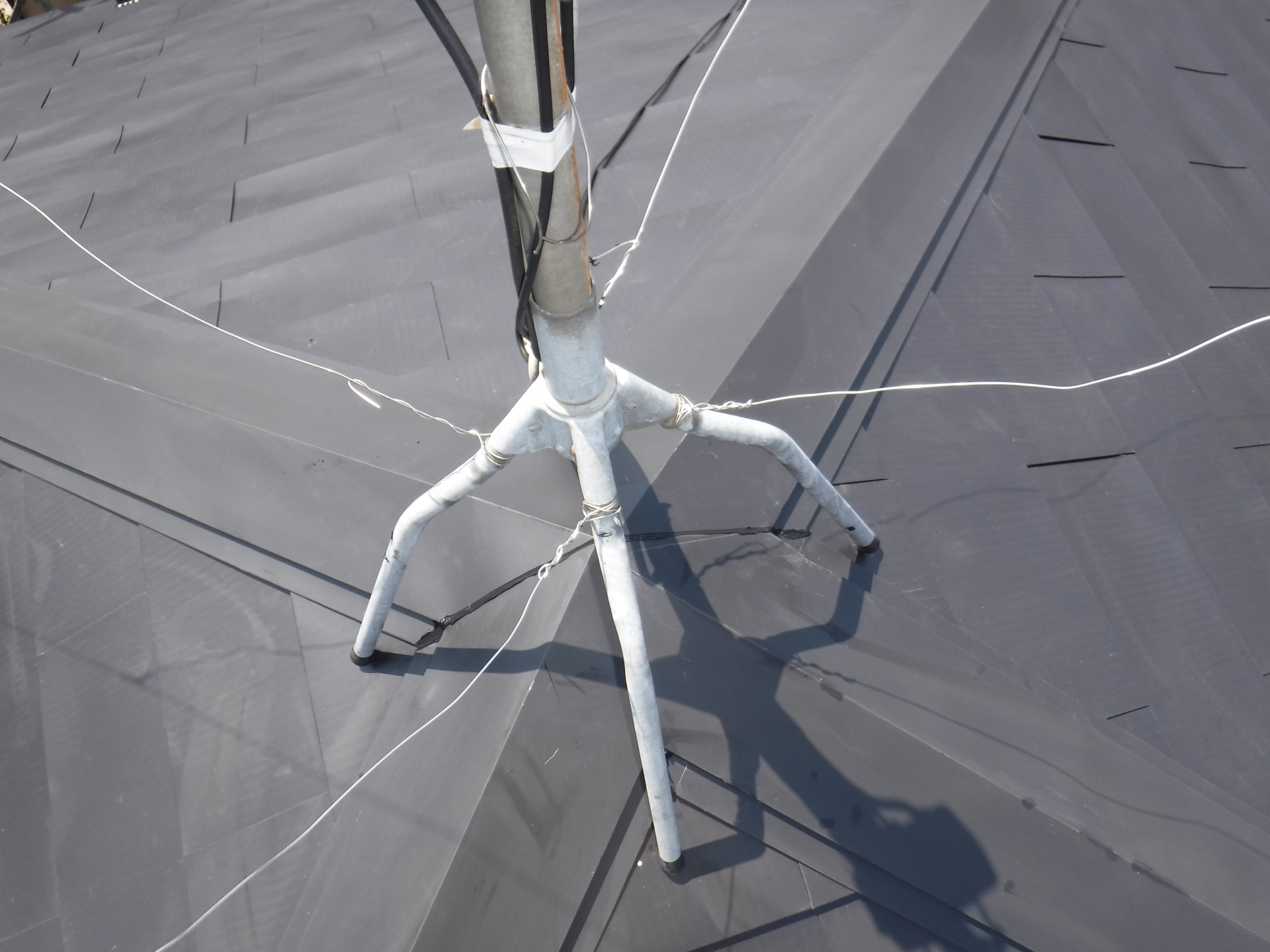 工事完了しました、屋根の頂点部分の写真になります