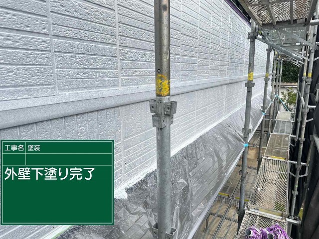 重ね塗りを終えた外壁