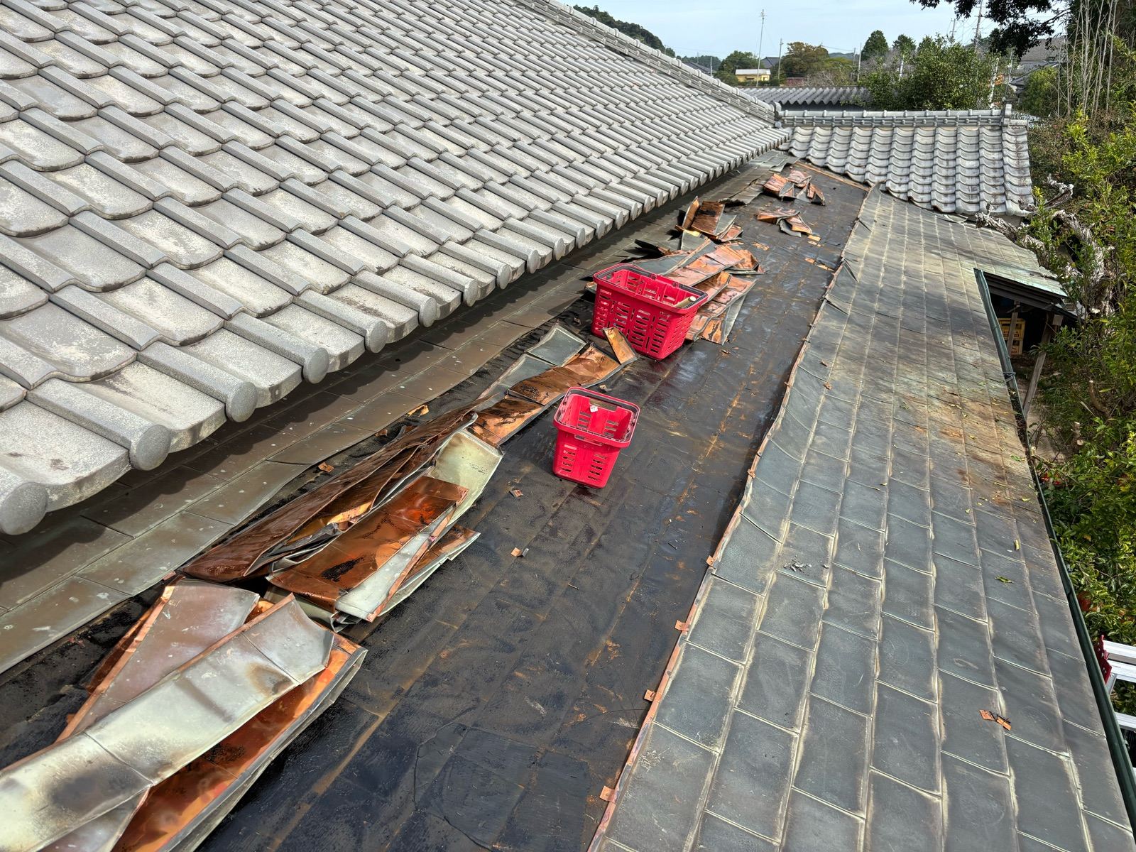銅板屋根の撤去作業
