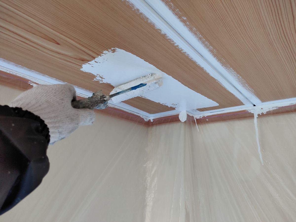 行方市アパート天井塗装