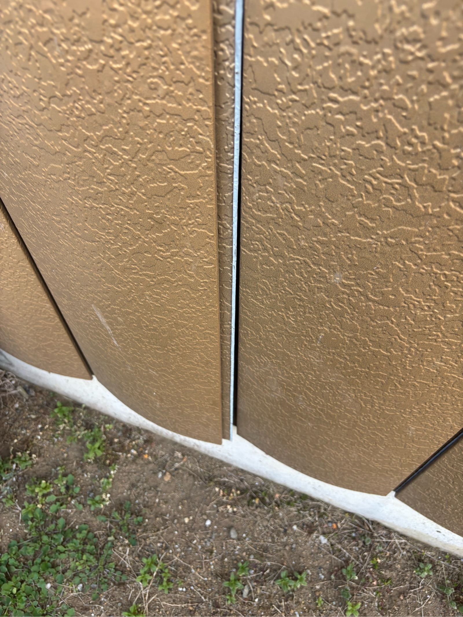 外壁浮き上がり