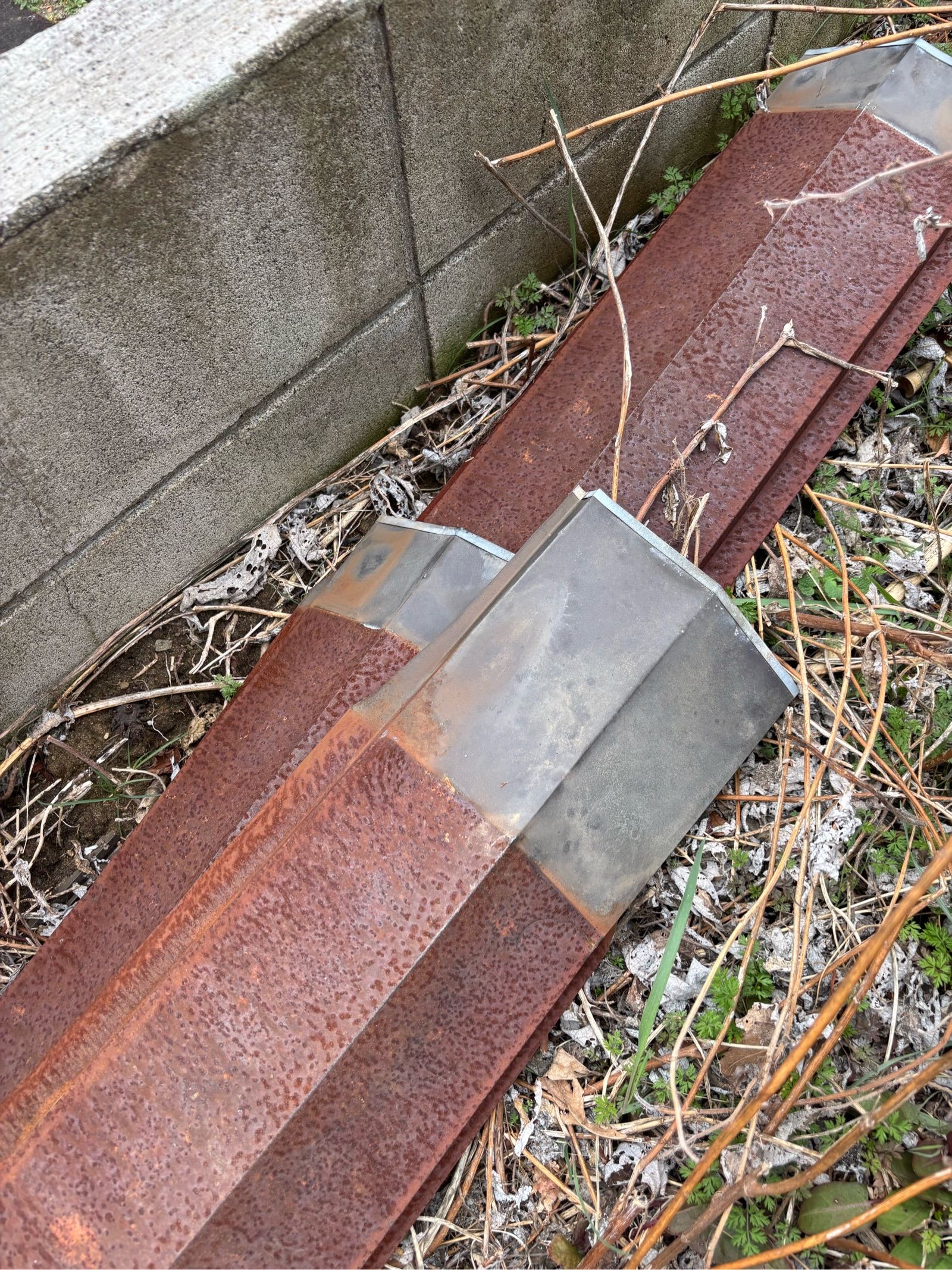 飛散した棟板金