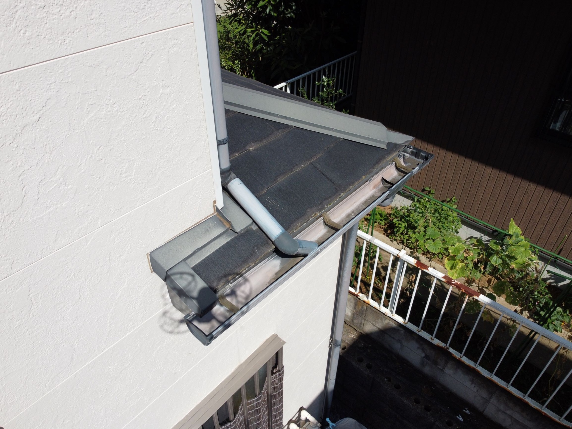 下屋根　雨樋　棟板金