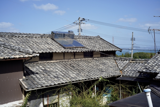 朝日ソーラー温水器屋根AC写真画像