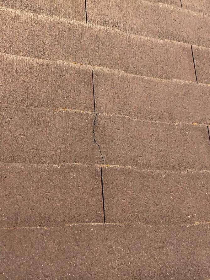 コロニアルの割れ