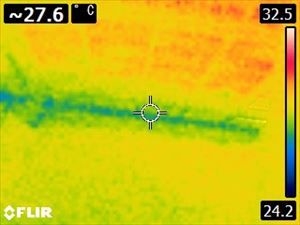 石岡市、サーモカメラで雨漏り確認