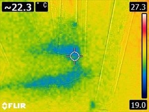 石岡市、サーモカメラで雨漏り確認