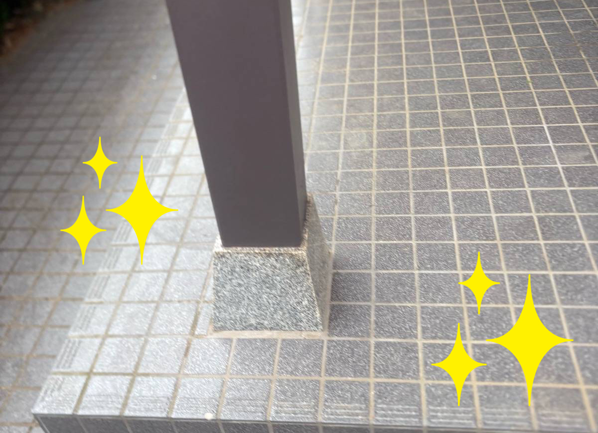 石岡市で玄関柱の汚れを落とす