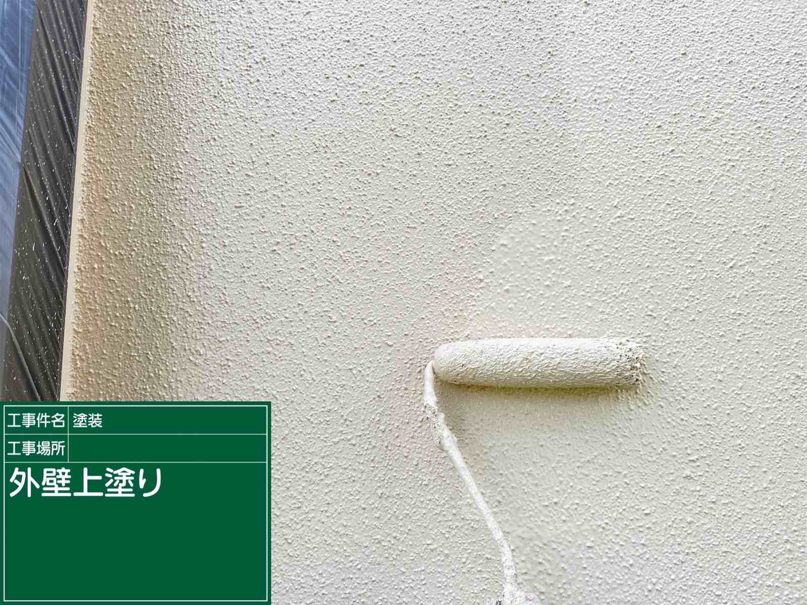 かすみがうら市で外壁塗装モルタル外壁に高耐候性のある塗料で上塗り2回目