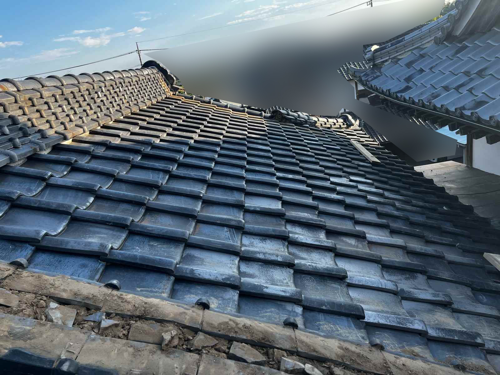 かすみがうら市で隅棟の瓦を外す