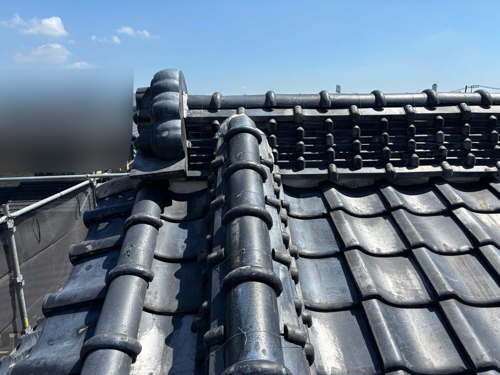 かすみがうら市で雨漏り被害の合った瓦屋根の家、棟取り直し、棟瓦の段数を減らす