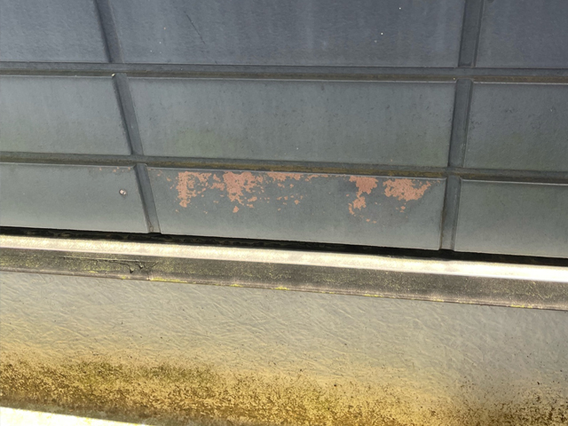 かすみがうら市ベランダ内壁の剥がれ