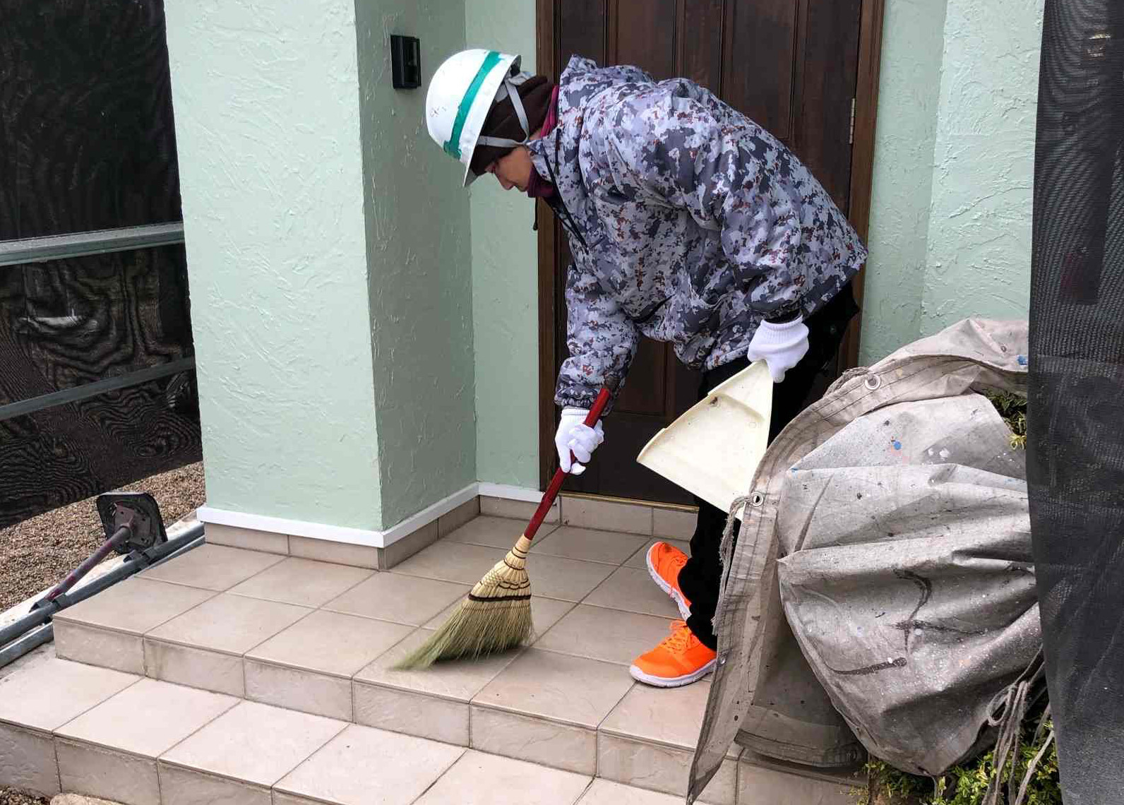 塗装現場毎日の清掃、かすみがうら市の雨漏り修理現場