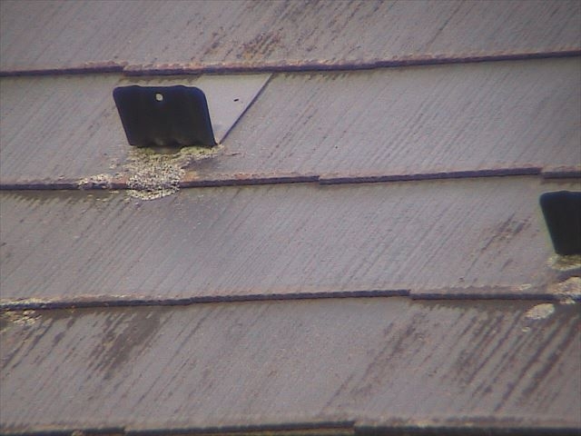 塗膜が劣化したコロニアル瓦