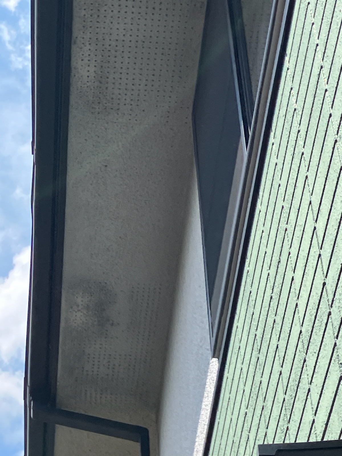 かすみがうら市現地調査雨漏り直貼り工法外壁軒天雨染み汚れ