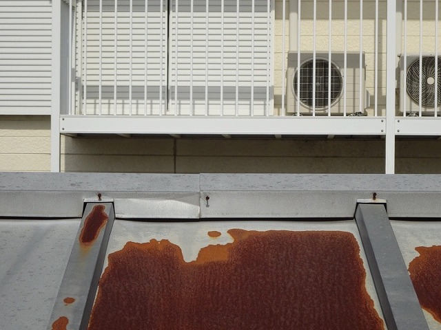 金属屋根　錆