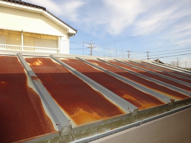 工場金属屋根の錆