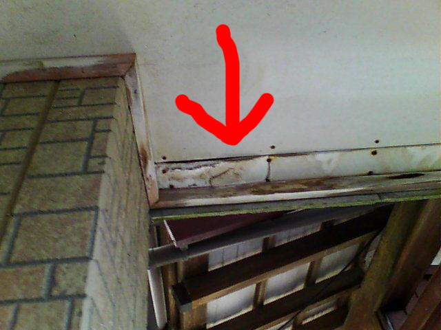 行方市雨漏り現場軒天張替え、ボロボロの軒天